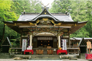 宝登山神社,境内