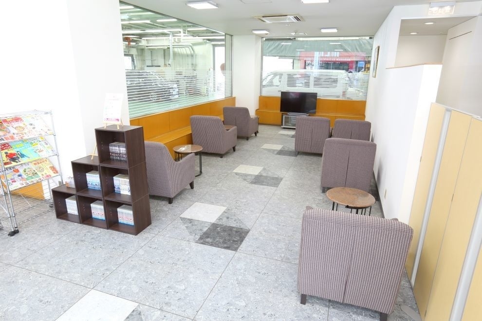 十余二店、サービス待合スペース