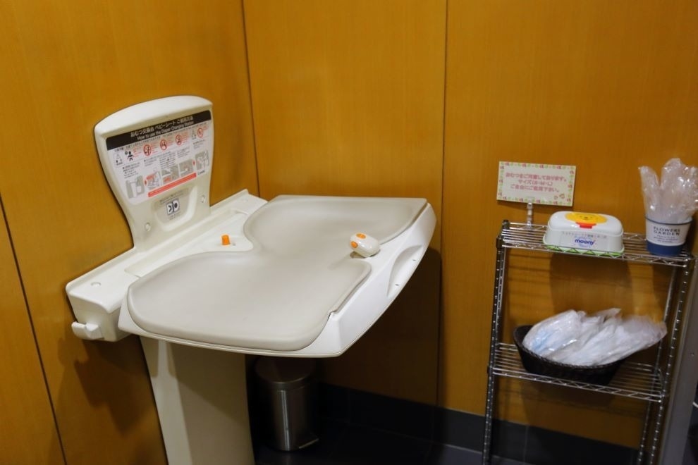 十余二店,オムツ替え台