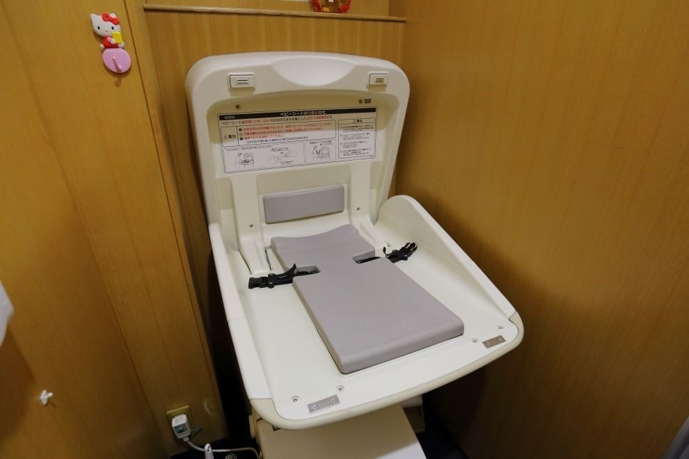 千葉ニュータウン店,オムツ替え台