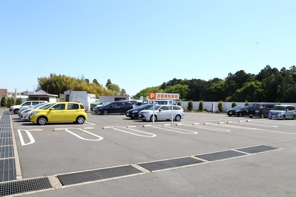 成田店,お客様駐車場