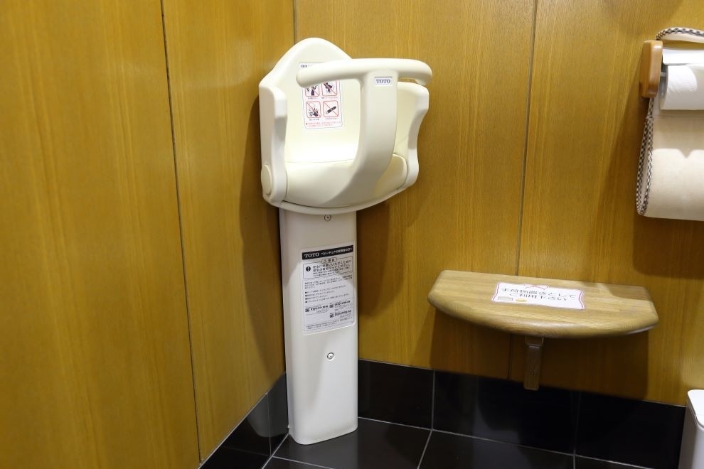 八日市場店,子供用イス