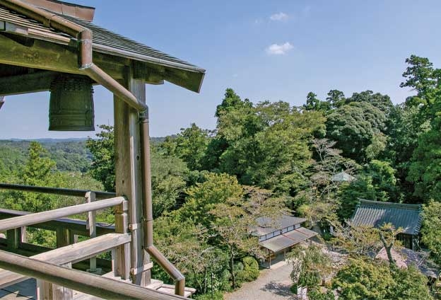 【特集】笠森寺観音堂からは広大な森を見下ろせる