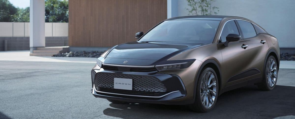 トヨタの新型クラウンクロスオーバーのデザイン・ボディカラーを