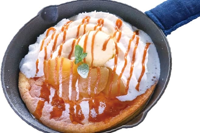 【グルメ】りんごのコンフィと自家製キャラメルパンケーキ