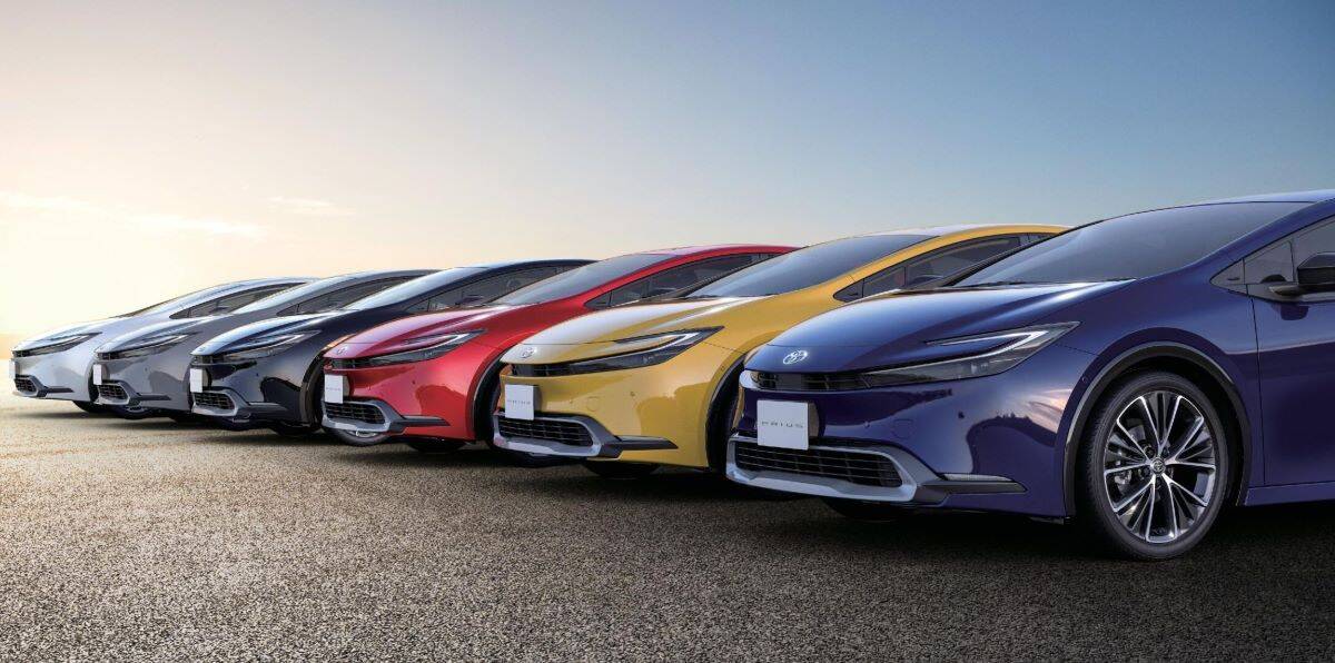 トヨタ「プリウス」の価格は？グレードの特徴やボディカラーの比較も 