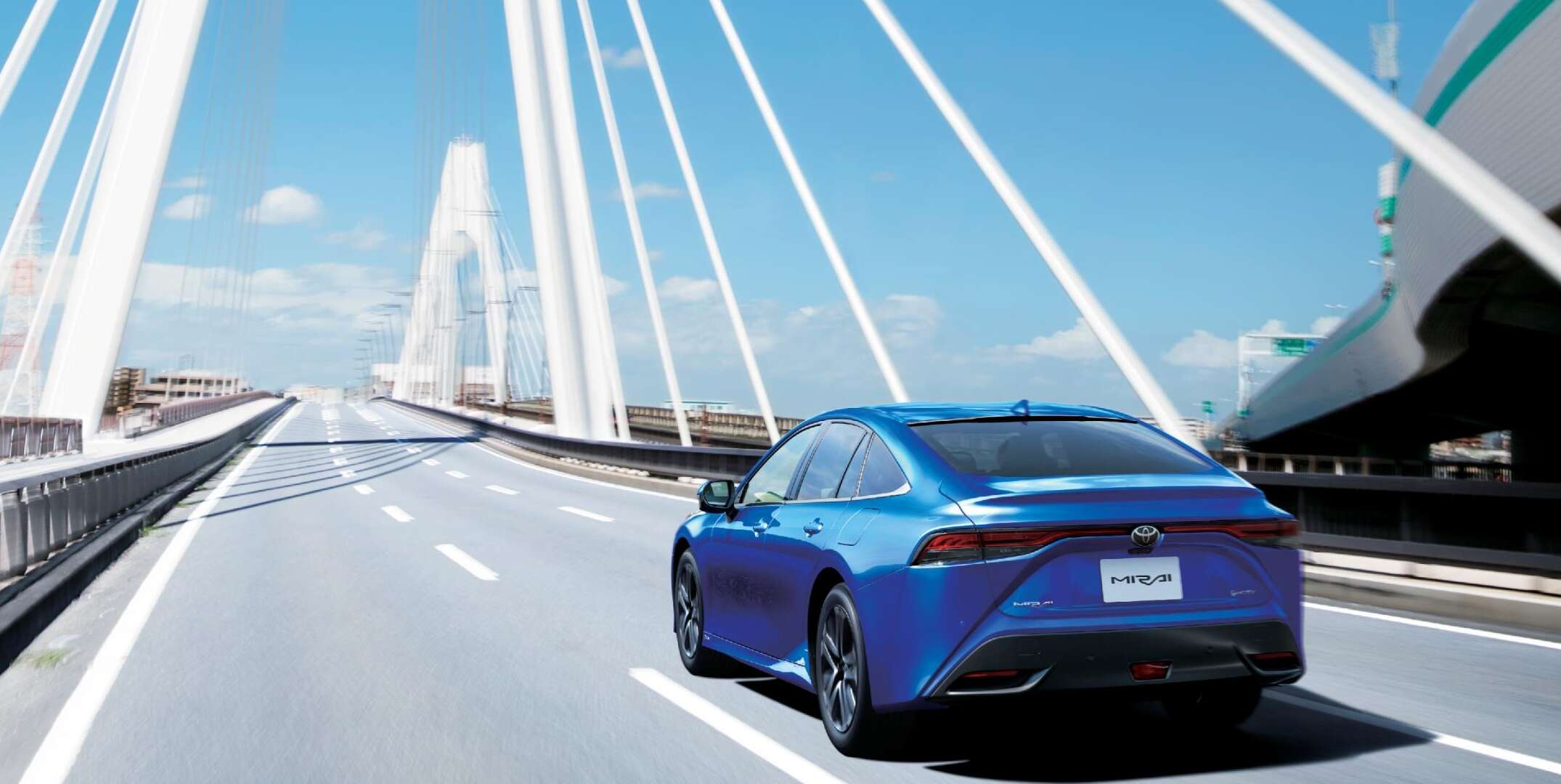 トヨタ「MIRAI」の燃費は？航続距離や充填方法・時間、走行性能を解説 