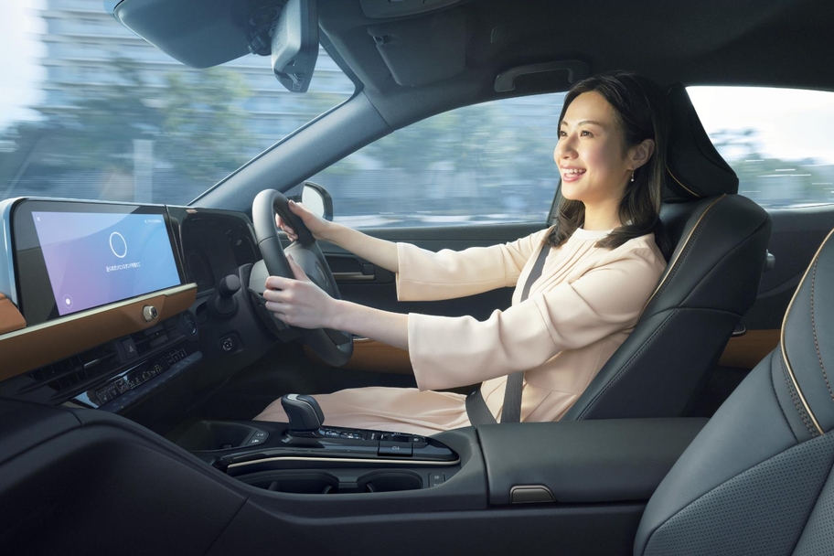 【モデル入り素材】音声による車両の操作＊＊T-Connect契約とコネクティッドナビのオプション契約が必要です