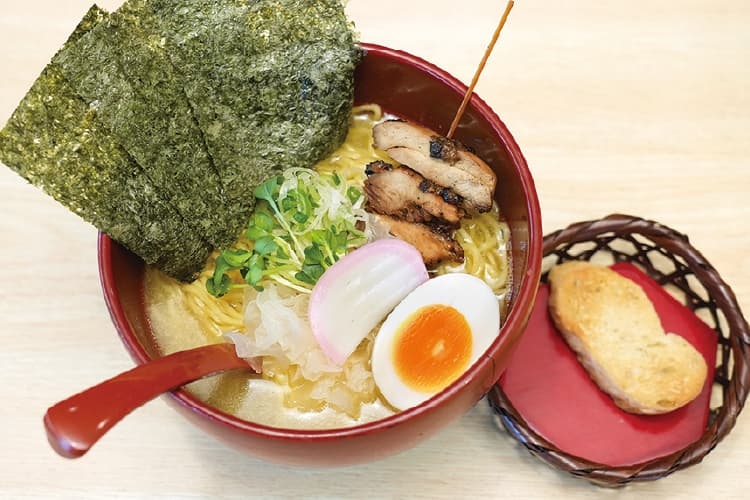 とり料理 せん吉の鶏白湯らーめん(特製)