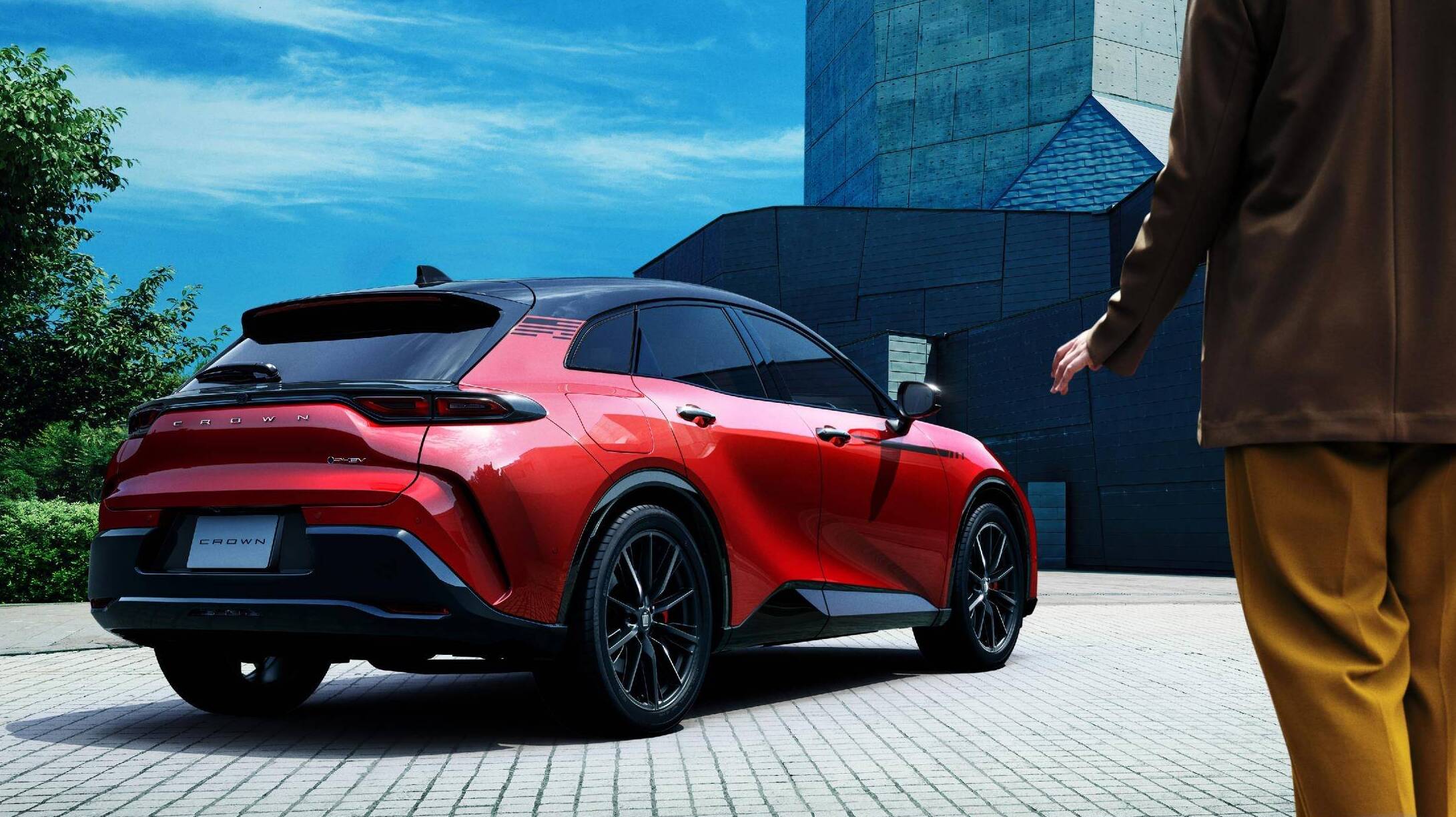 トヨタの新型クラウンスポーツのグレード・価格・ボディカラーをご紹介