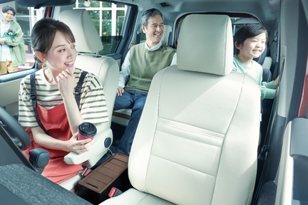 【モデル入り素材】Z（ガソリン・7人乗り）