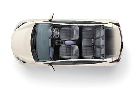 多彩な収納スペース イメージ　ボディカラーはクリアベージュメタリック〈4Y3〉