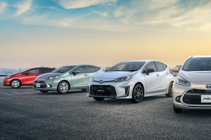 左から順にX（2WD）