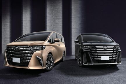 左：アルファード Z（ハイブリッド・2WD）