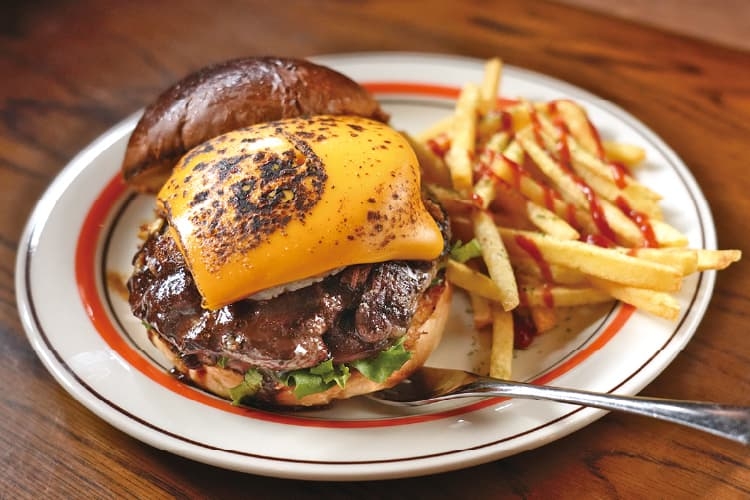BAR CABINのバーベキューチーズバーガー