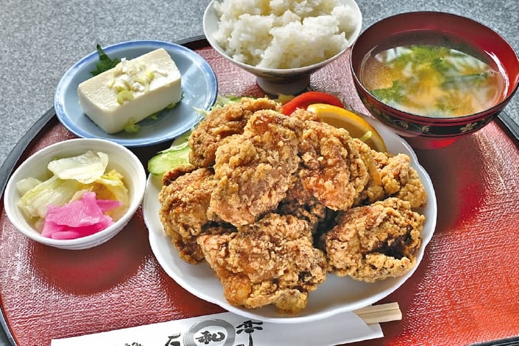 お食事処 友和亭の山盛り唐揚げ定食