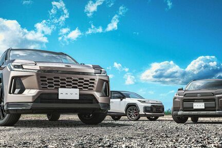 （左）：Z（プラグインハイブリッド）