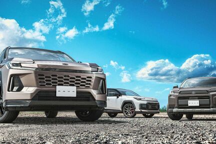 （左）：Z（プラグインハイブリッド）