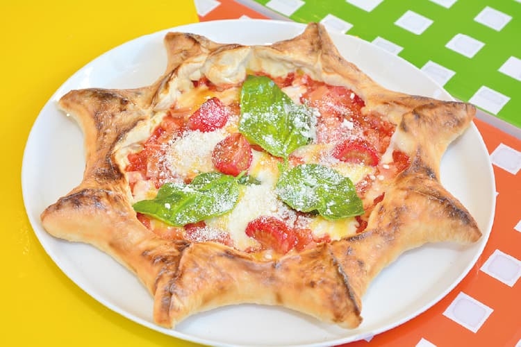 めんそーれ ふなばし ピザ屋の星ピザ