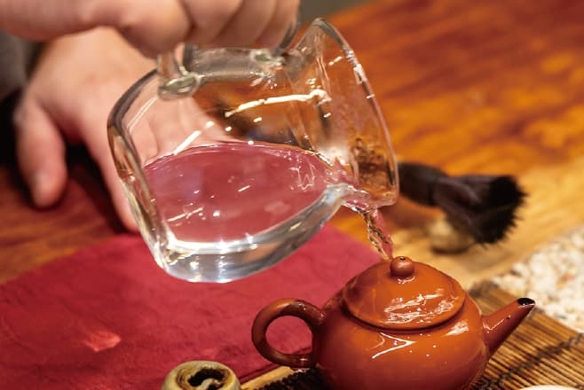 【ドライブプラン】圓心茶莊 お茶を注ぐ