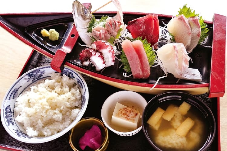 お食事処 ほり川の刺身定食
