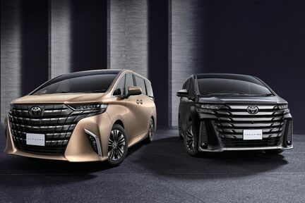 左：アルファード Z（ハイブリッド・2WD）