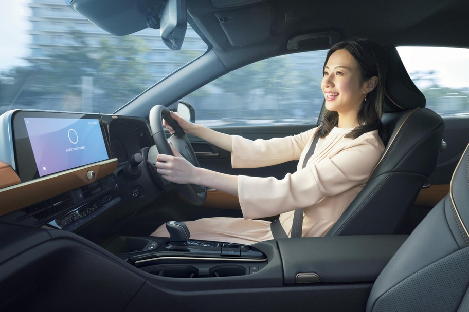 【モデル入り素材】音声による車両の操作＊＊T-Connect契約とコネクティッドナビのオプション契約が必要です